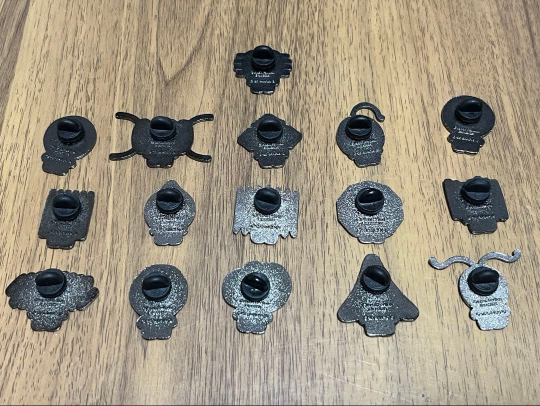 万博 Hello Kitty x Algae ピンバッジ 17個セット