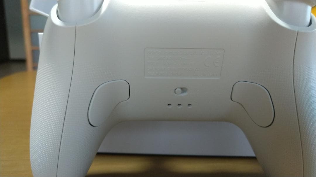 白色　8bitdo　プロコントローラー　付属品全てあり　傷なし　スイッチ PC