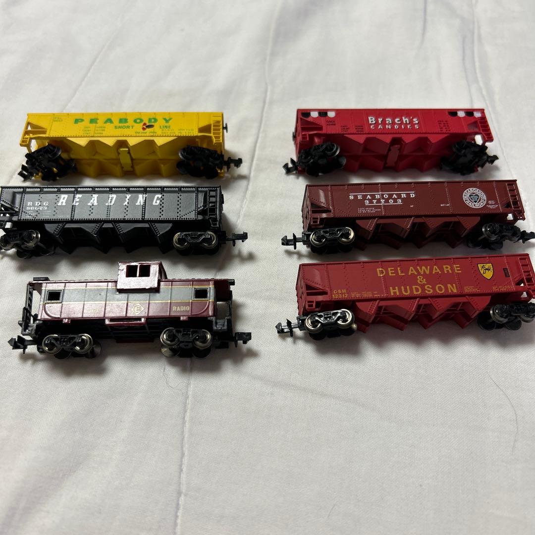 Nゲージ 外国車両鉄道模型 機関車と貨車セット