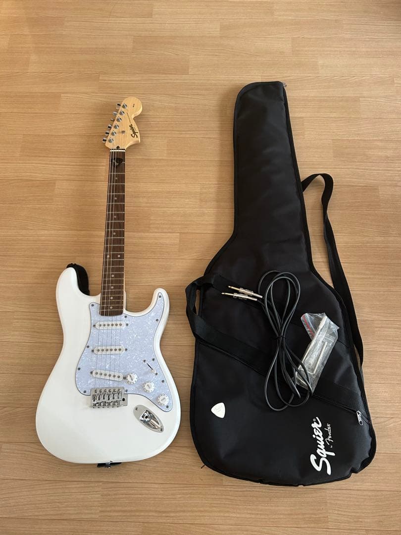 Squier Stratocaster ホワイト エレキギター