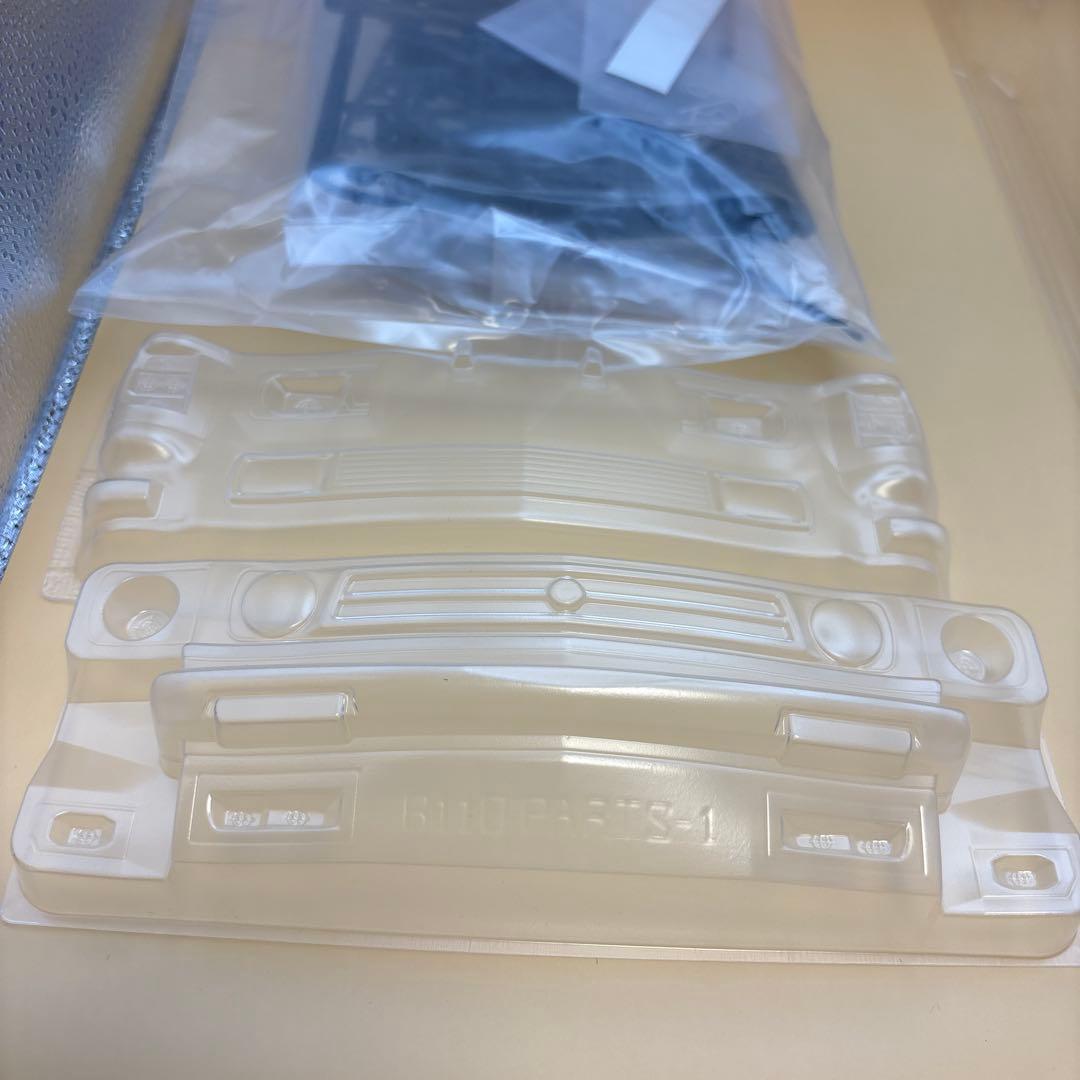 ABCホビー　genetic ニッサンサニートラック　四輪駆動シャシーとボディー