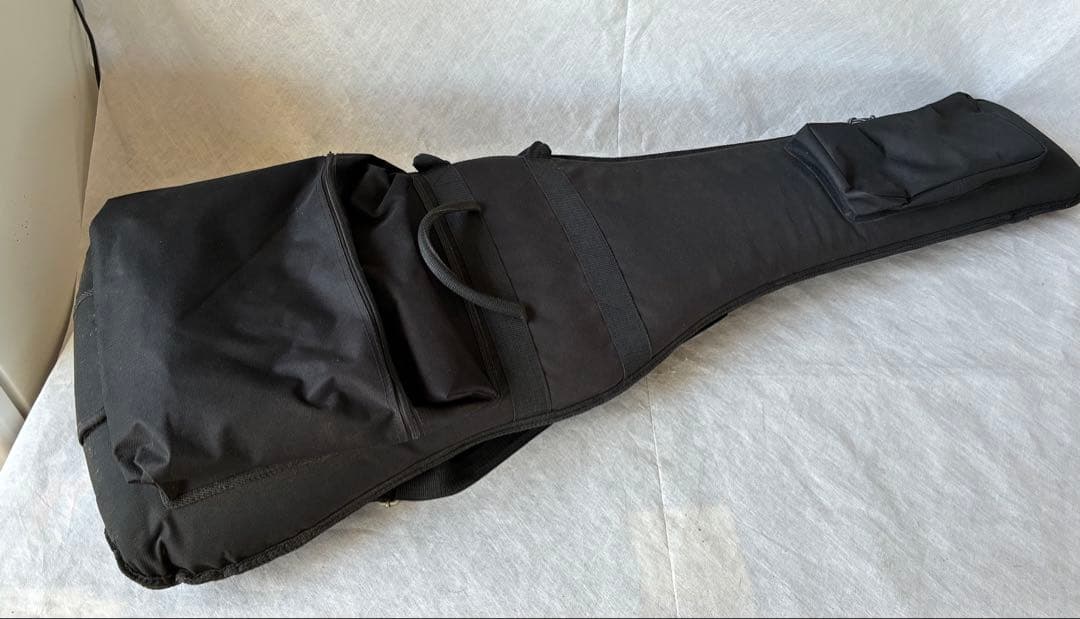 ヤマハBBVエレキベース ・ソフトケース・ストラップ・ケーブル付き