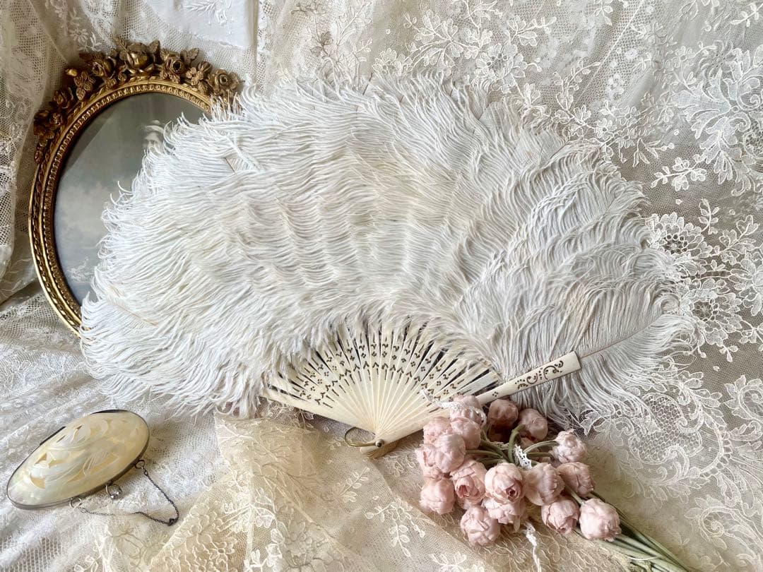 ホワイトフェザーのファン　エヴァンタイユ　フランスアンティーク　扇子　羽根