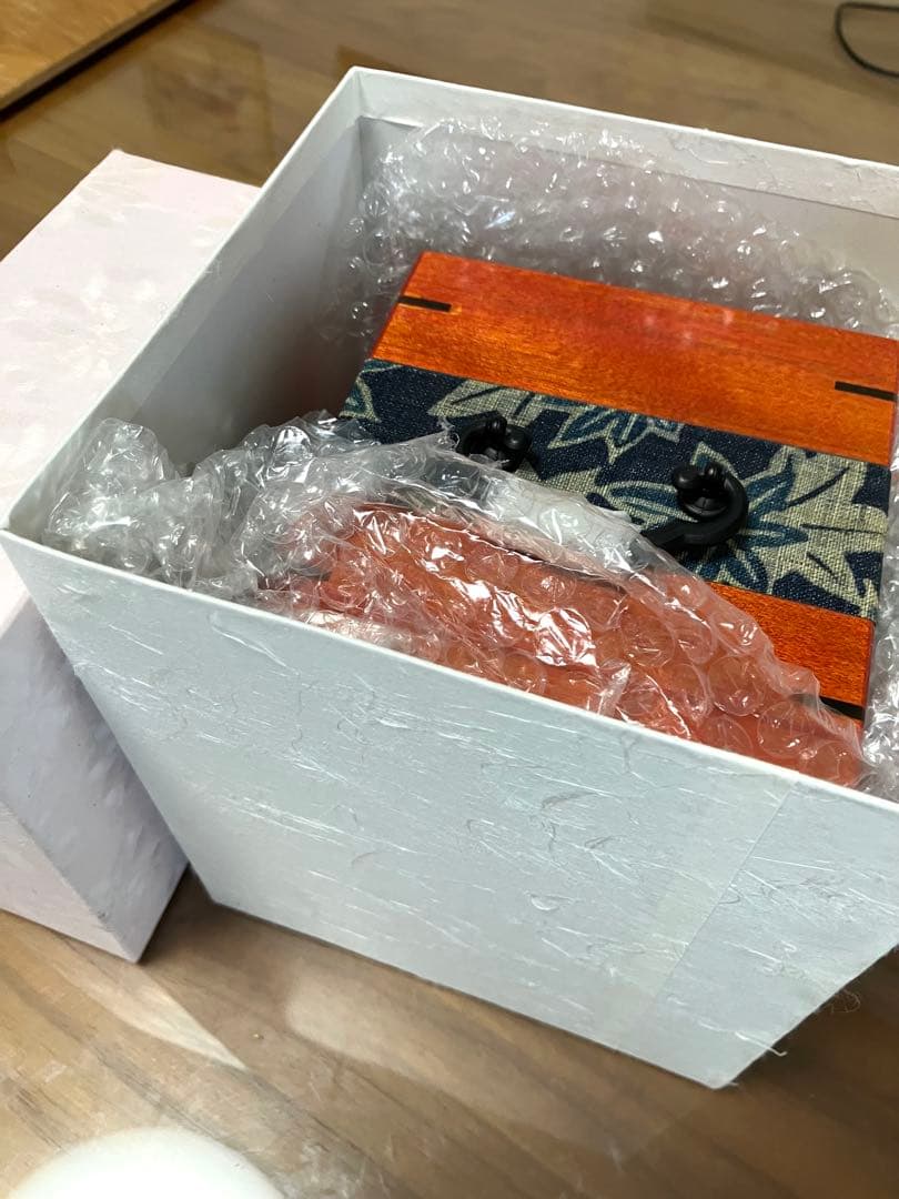 ①遊山箱（阿波踊りデザイン）