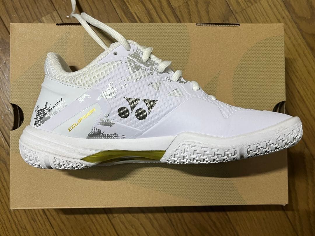 ☆新品同様 ヨネックス バドミントンシューズ SHBELZ3M 23cm☆