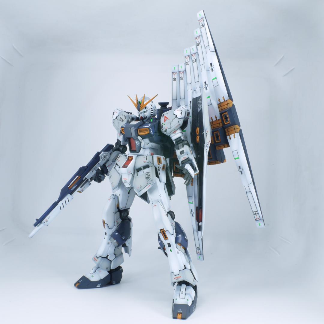 ガンプラ　RG νガンダム　全塗装　完成品
