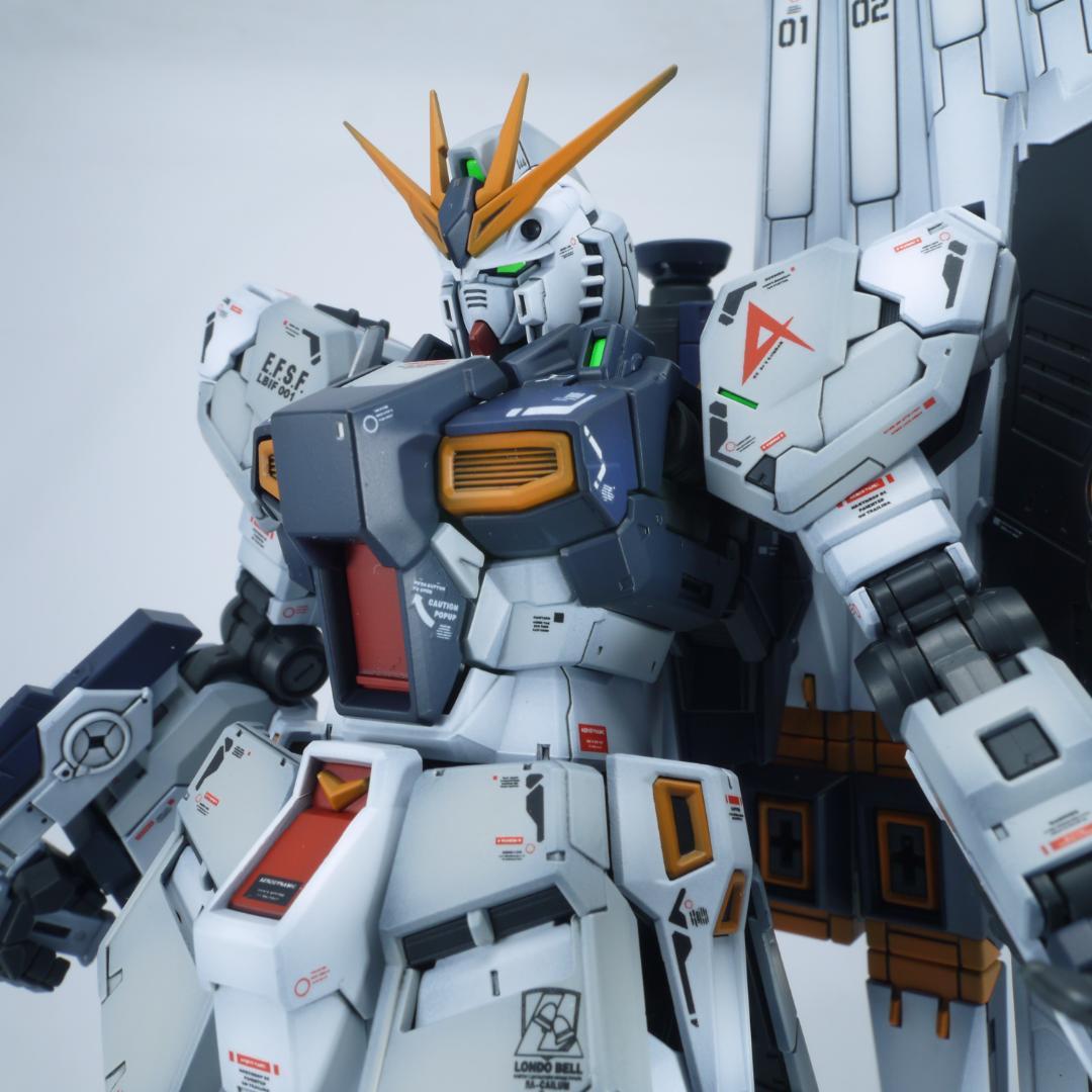 ガンプラ　RG νガンダム　全塗装　完成品