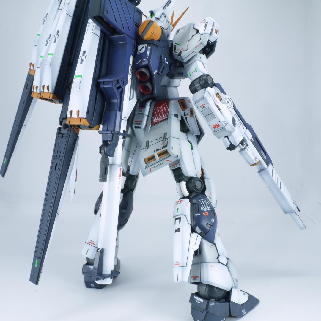 ガンプラ　RG νガンダム　全塗装　完成品
