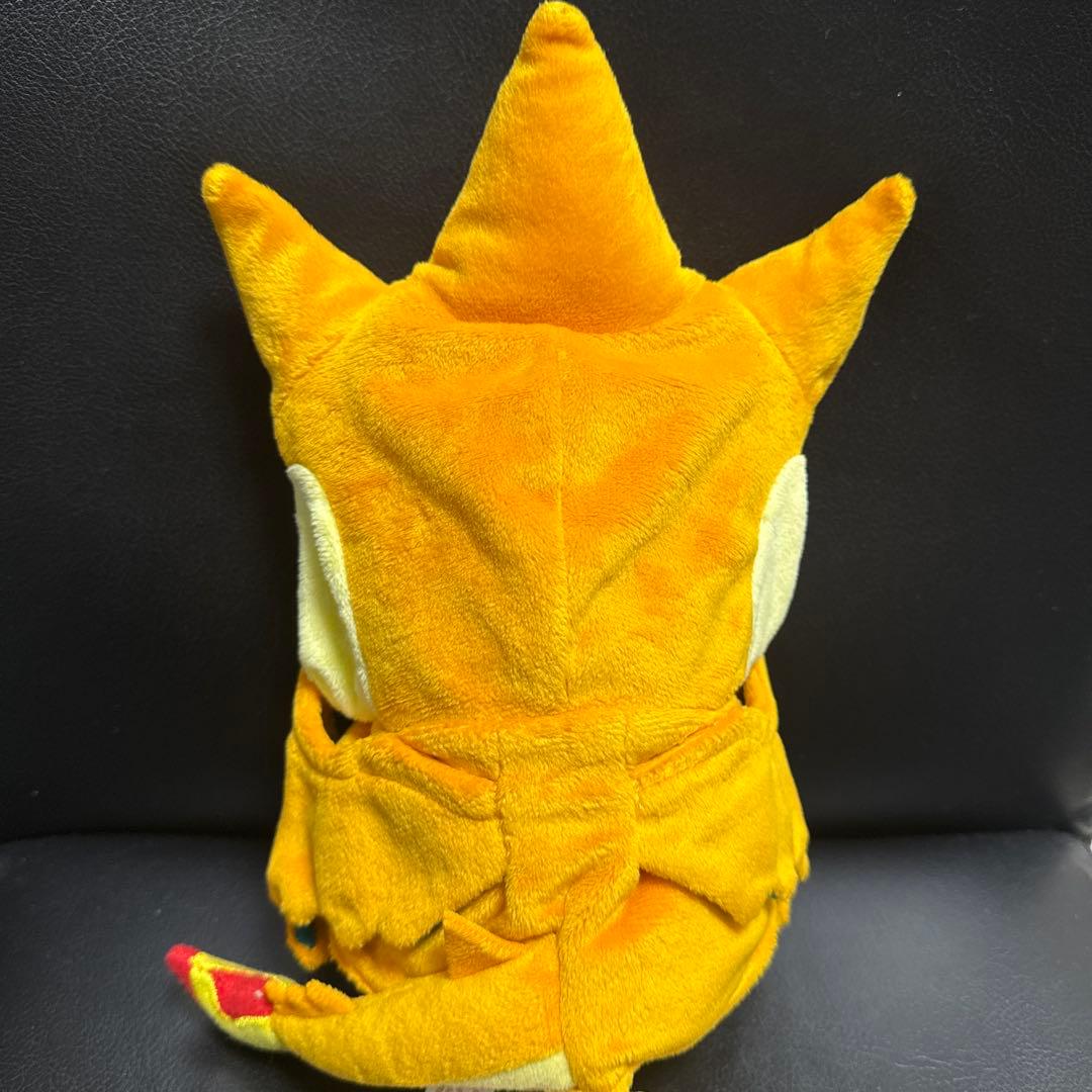 ポケモンセンター メガリザードンYのポンチョを着たピカチュウ ぬいぐるみ