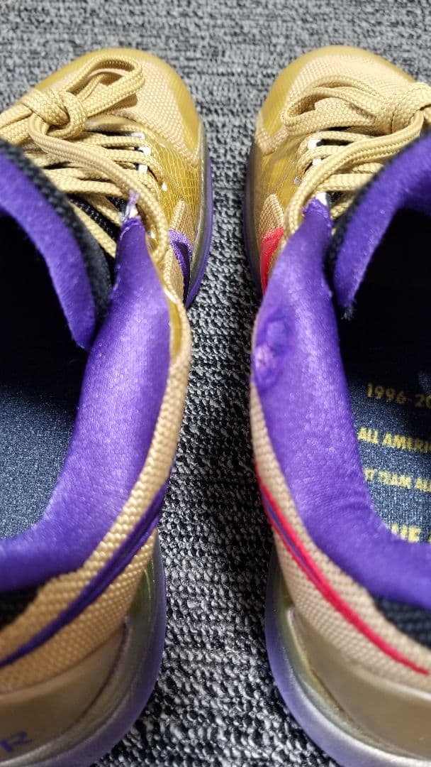 シューズ(男性用) Kobe5 UNDEFEATED