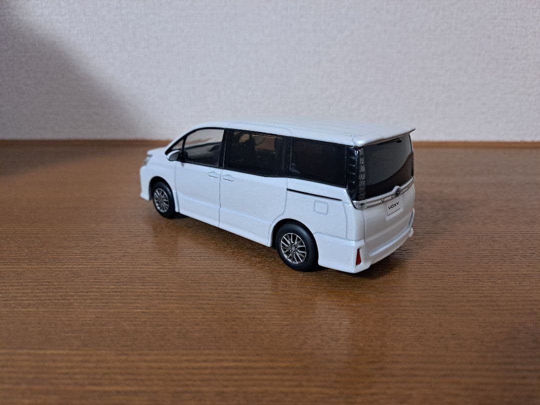 ヴォクシー　カラー　サンプル　ミニカー　ホワイト　070