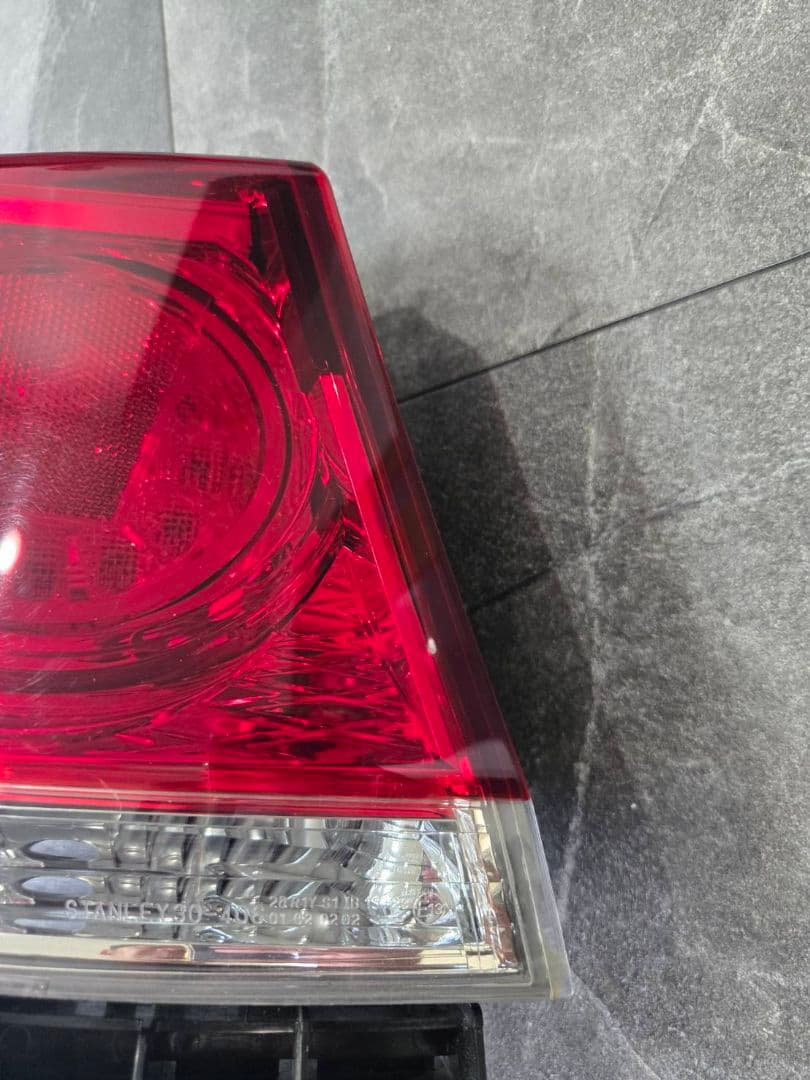 210系　トヨタ　クラウン　アスリート　テールランプ