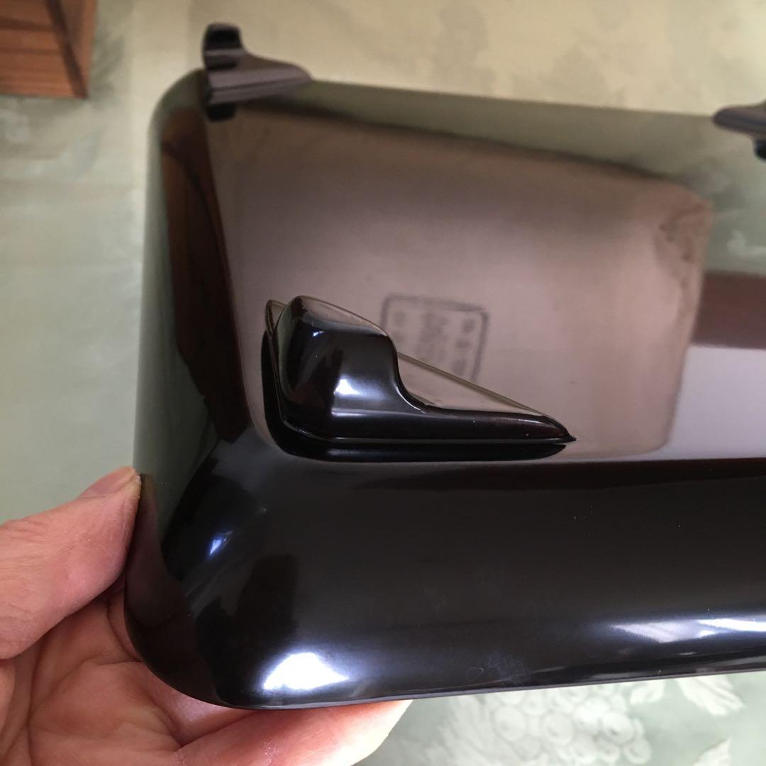 輪島塗本堅地漆器　梅蒔絵の四方脚付膳　同梅蒔絵　栗色蓋付椀　各一客セット