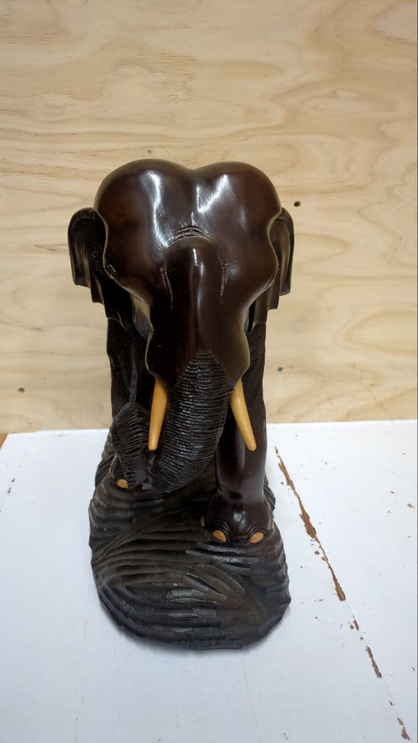 NO.2029　木製象の彫刻　木工芸品　置物