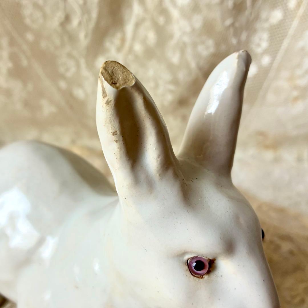 白釉のうさぎの置物　陶器オブジェ　フィギュア　ウサギ兎　フランスアンティーク