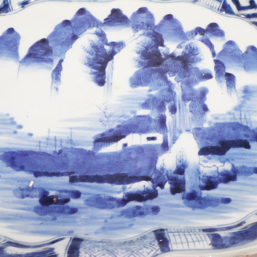 古伊万里 大皿 染付 在銘 龍 山水　幅32.5cm