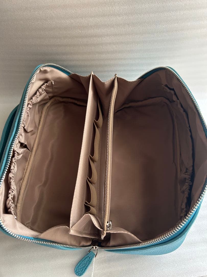 レザー化粧ポーチ ブルー