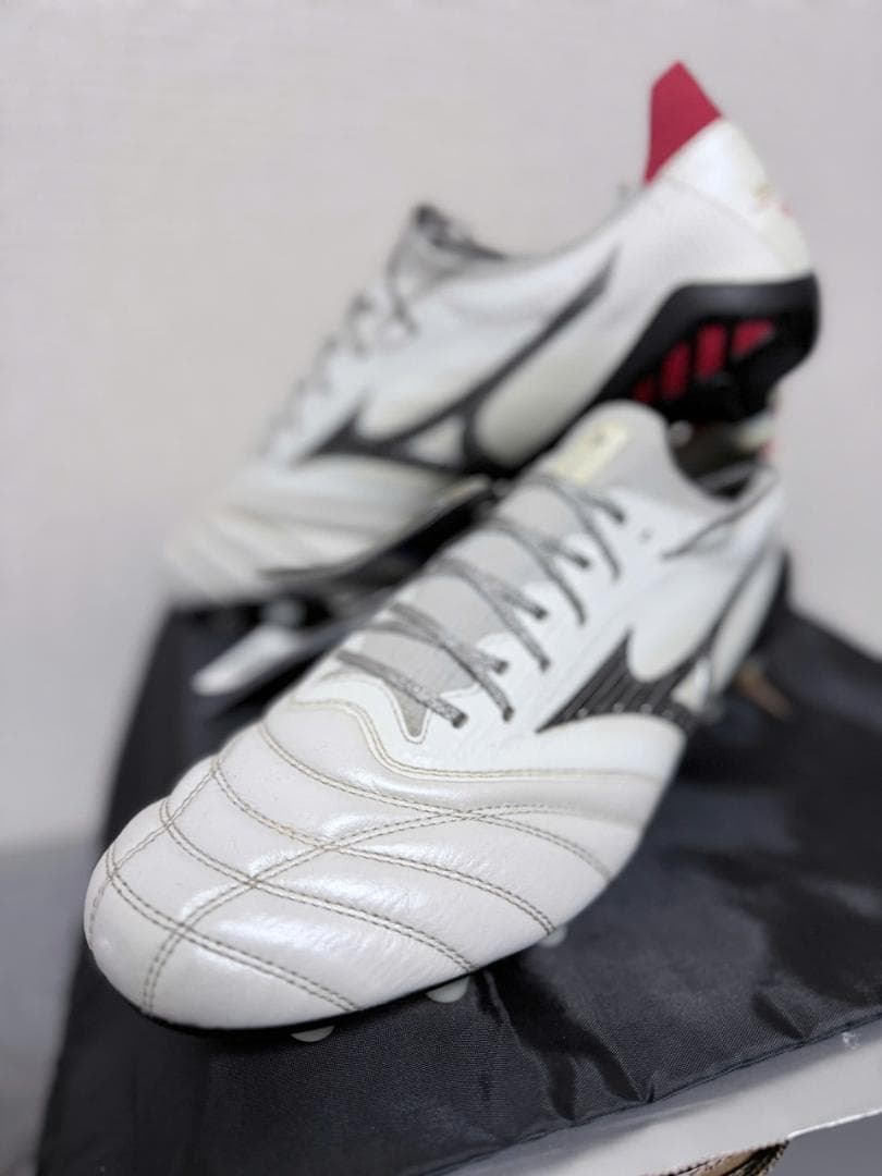 新品 ミズノ サッカースパイク モレリアネオ3 β JAPAN 白赤黒 27.5