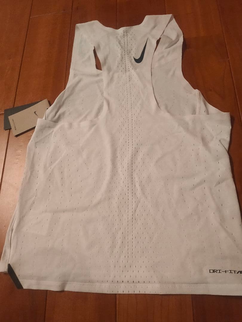 【新品】ナイキエアロスイフト シングレット 白 Sサイズ