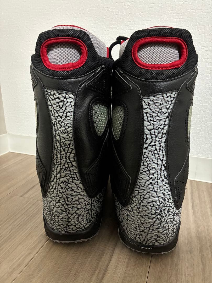 NIKE エア怪獣