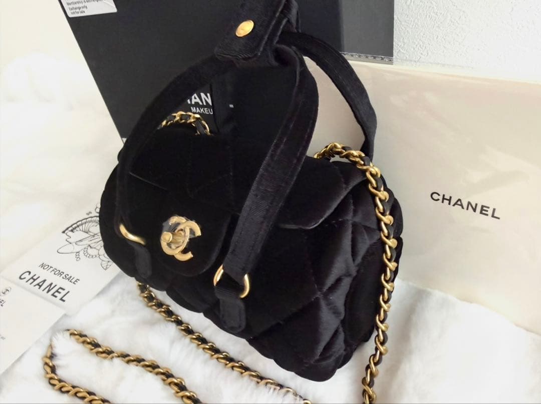 CHANEL VIP ショルダーバッグ　ベロア ゴールドチェーン　ノベルティ