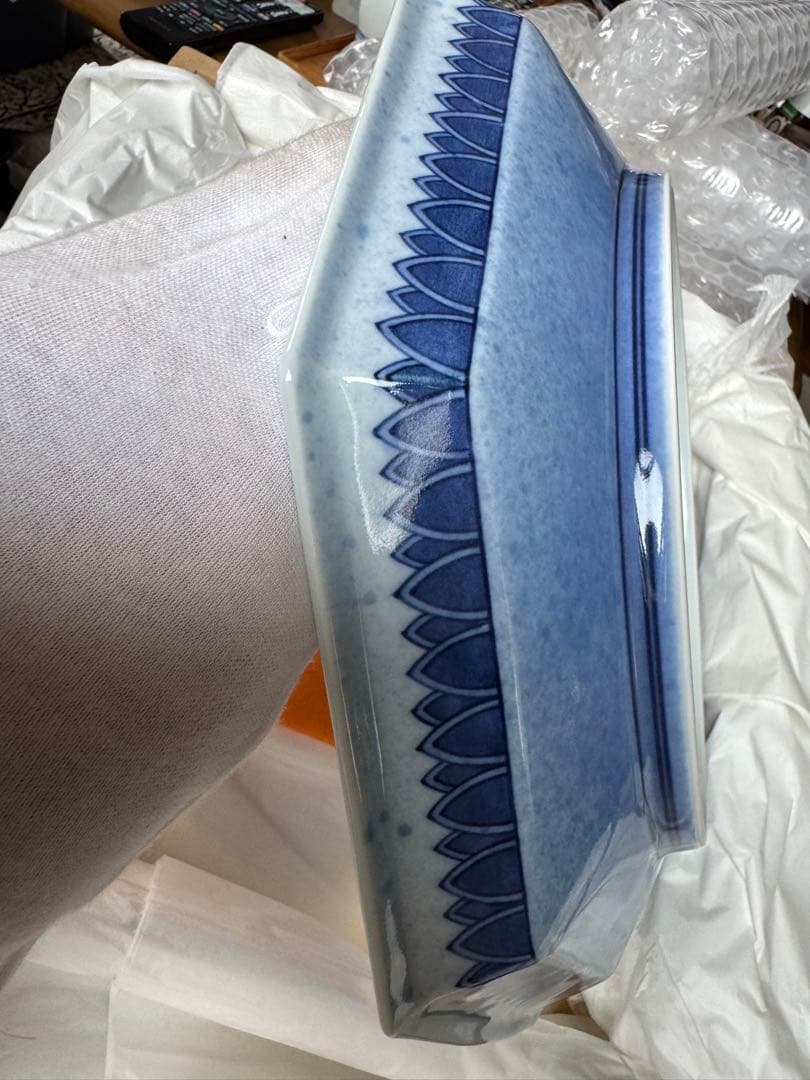 人間国宝　十四代　今泉今右衛門　色絵吹墨墨はじき雪文額皿