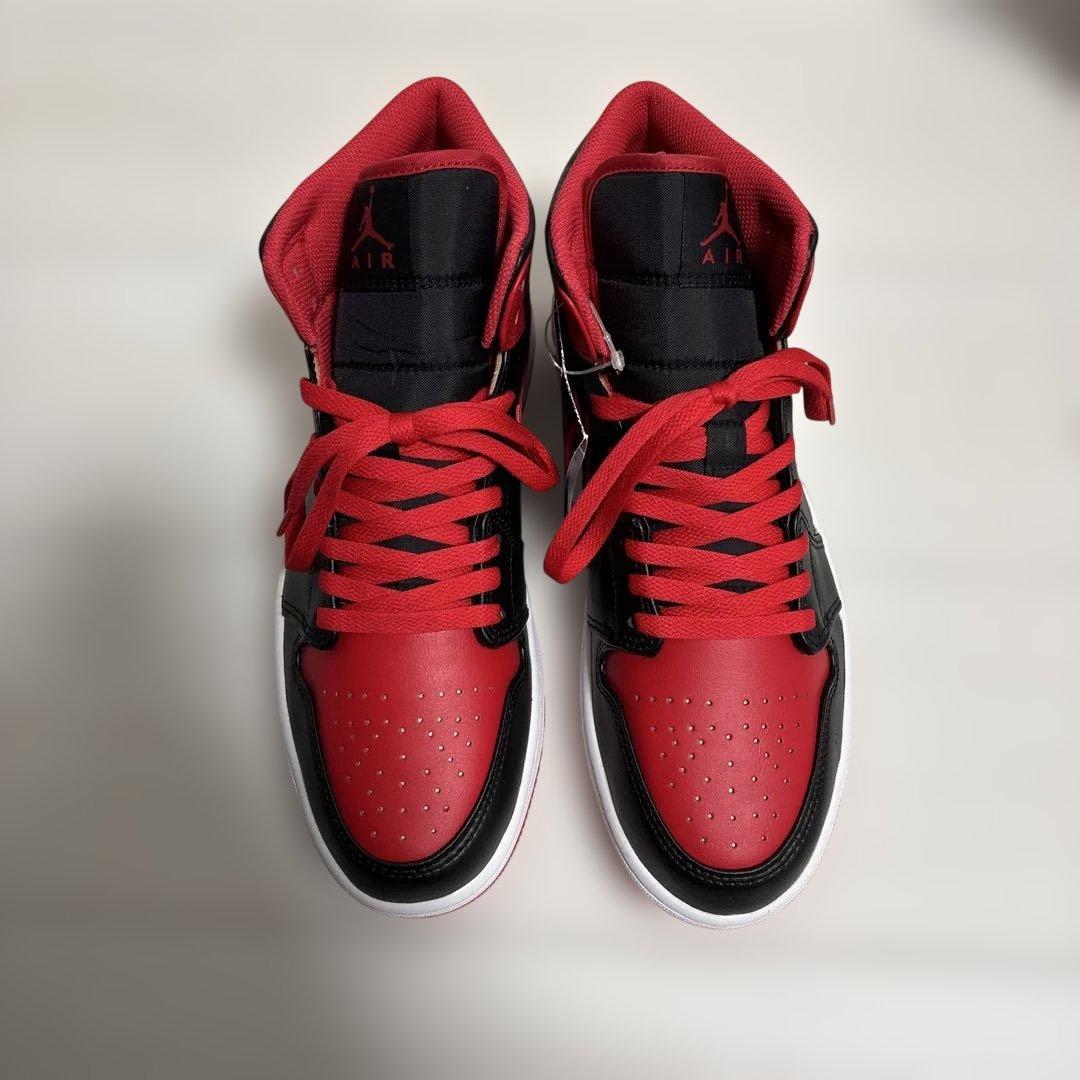 ナイキ エアジョーダン1 ミッド \"ブレッドトゥ\"