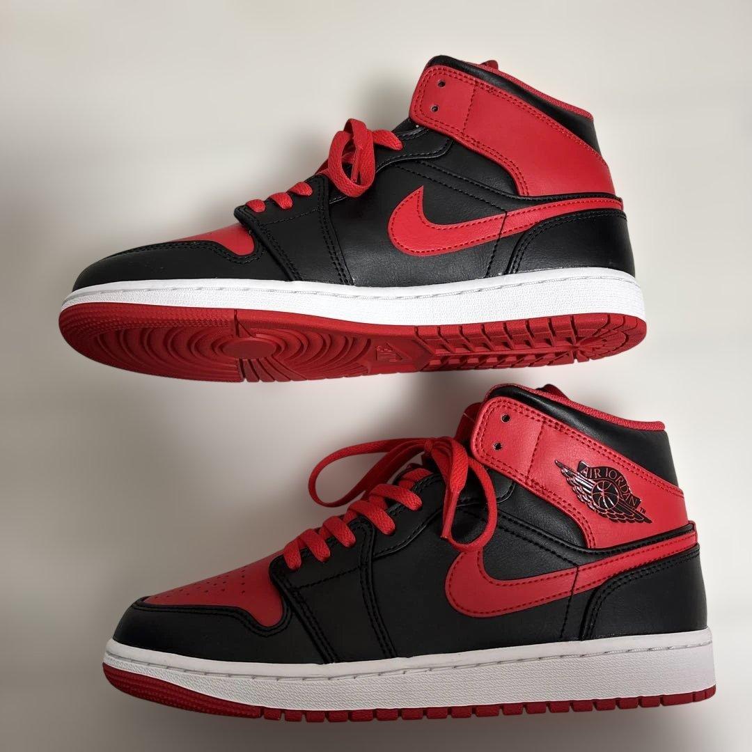 ナイキ エアジョーダン1 ミッド \"ブレッドトゥ\"