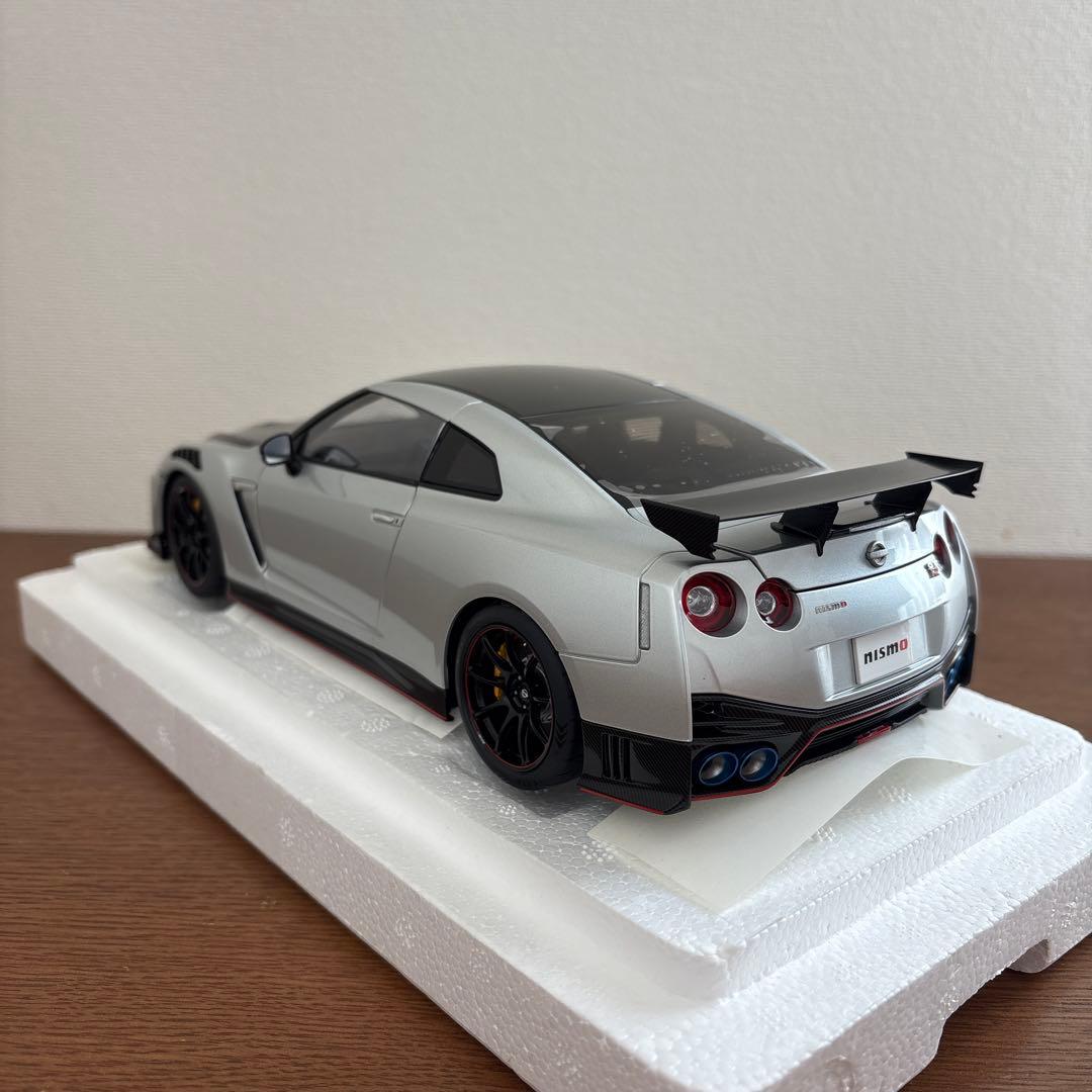 オートアート　日産 GT-R R35 ニスモ 1/18 ミニカー　シルバー