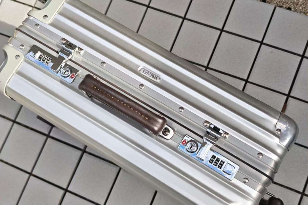 リムーワ　アルミ スーツケース シルバー 4輪　クラシック