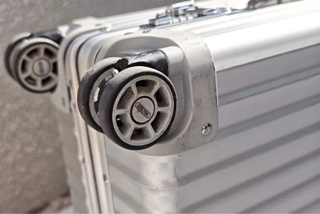 リムーワ　アルミ スーツケース シルバー 4輪　クラシック