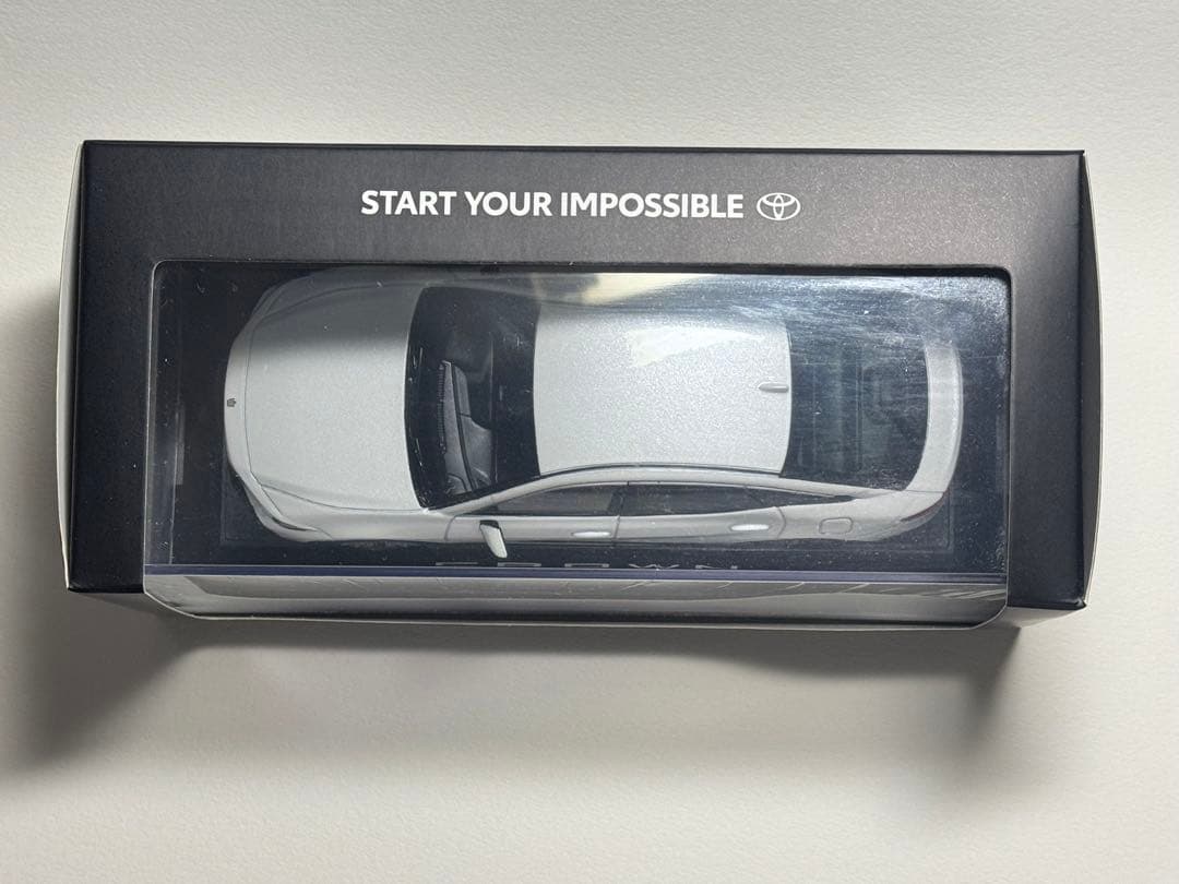 PHEV CROWN SPORT 1/30 非売品　ダイキャスト製　ミニカー