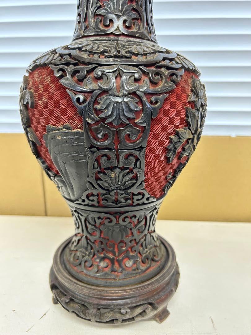 P209 中国古美術 古玩 花瓶 黒堆朱 木製円台付 堆朱　希少　美術品　工芸品
