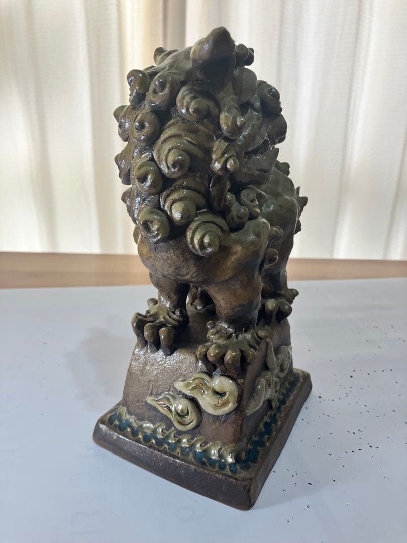 沖縄　琉球　壺屋焼　新里勇人作 台付シーサー ヤチムン　やちむん