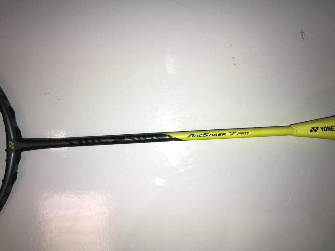 ヨネックス バドミントンラケット アークセイバー7 プロ 4U5