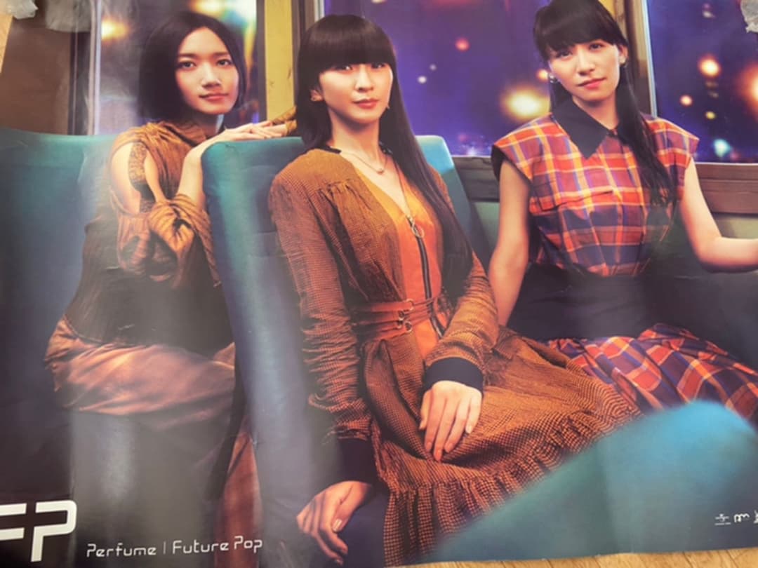 パヒューム　ポスター　やや丸めた時のシワあり　送料込み