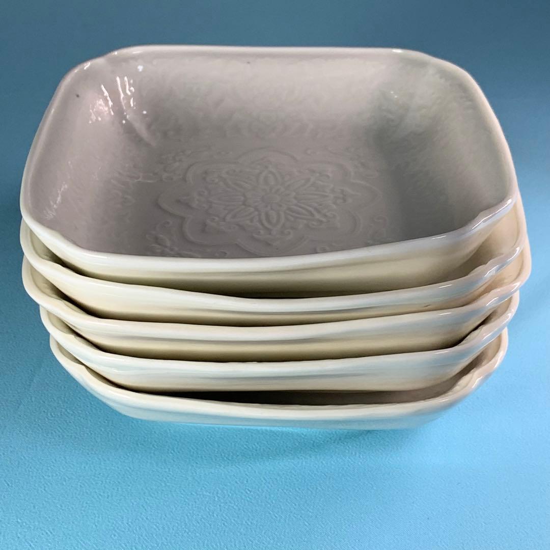 K542☆古い 愛媛 砥部焼 向井製 淡黄磁膾皿 5人前 陽刻 白磁 共箱付