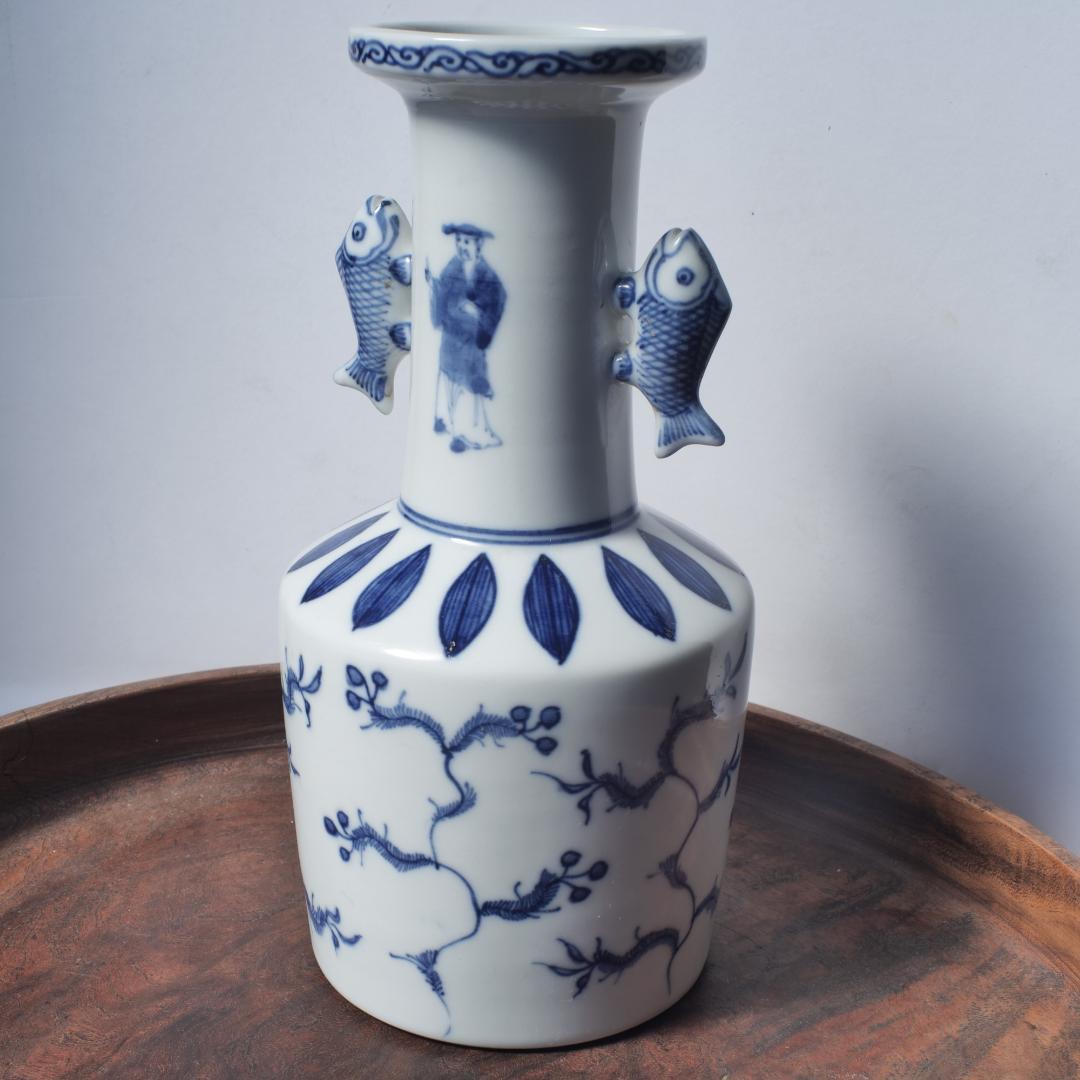 【民藝】景徳鎮 染付高砂手花瓶 魚双耳 花瓶 花入 人物図 細密