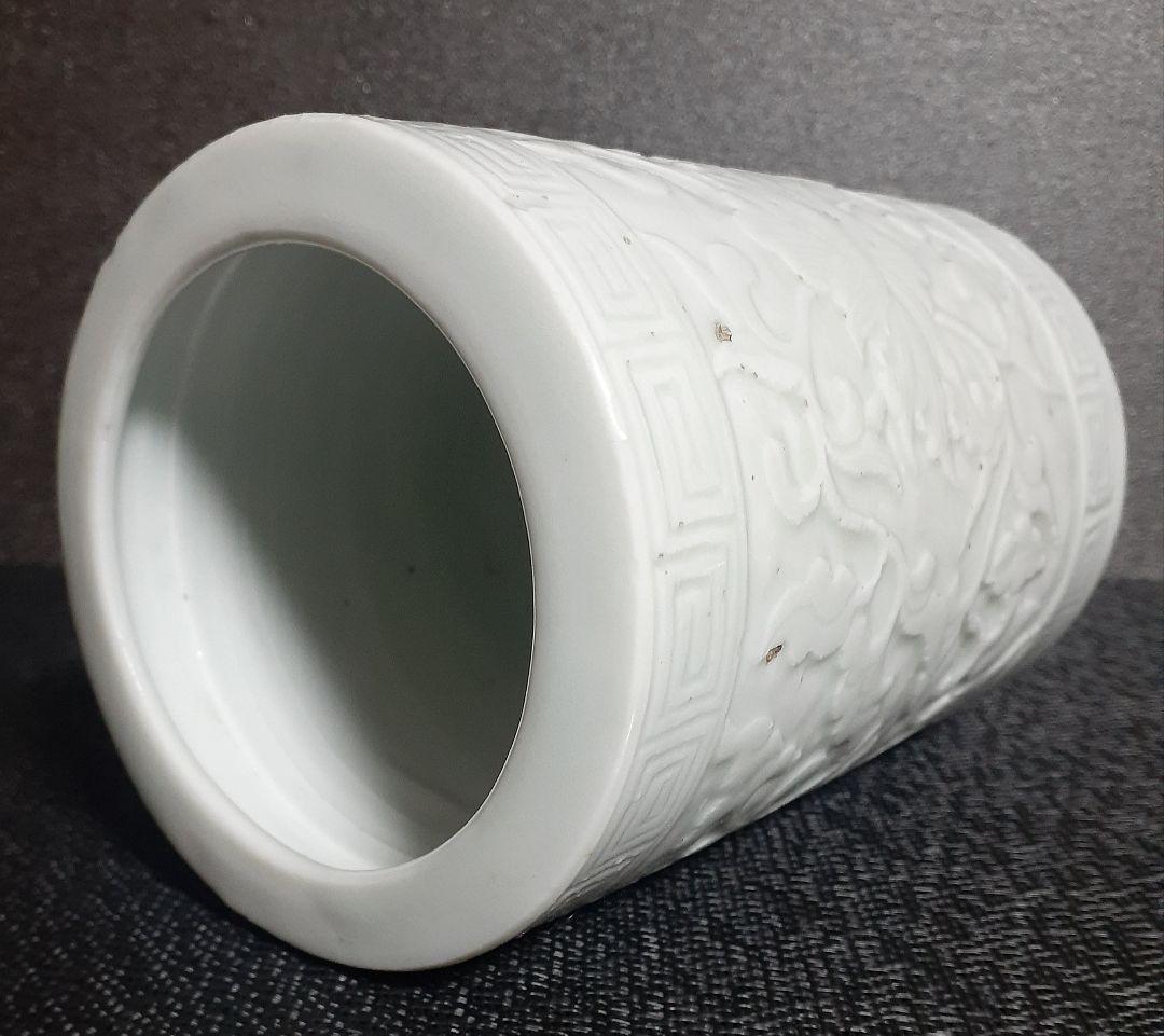 李氏朝鮮時代　韓国古美術　李朝古陶磁器　李朝白磁　陽刻浮彫　牡丹に唐草文様　筆筒