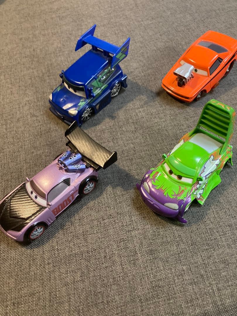 m*a様 カーズ　ミニカー　暴走族　ライト　ディズニーストア