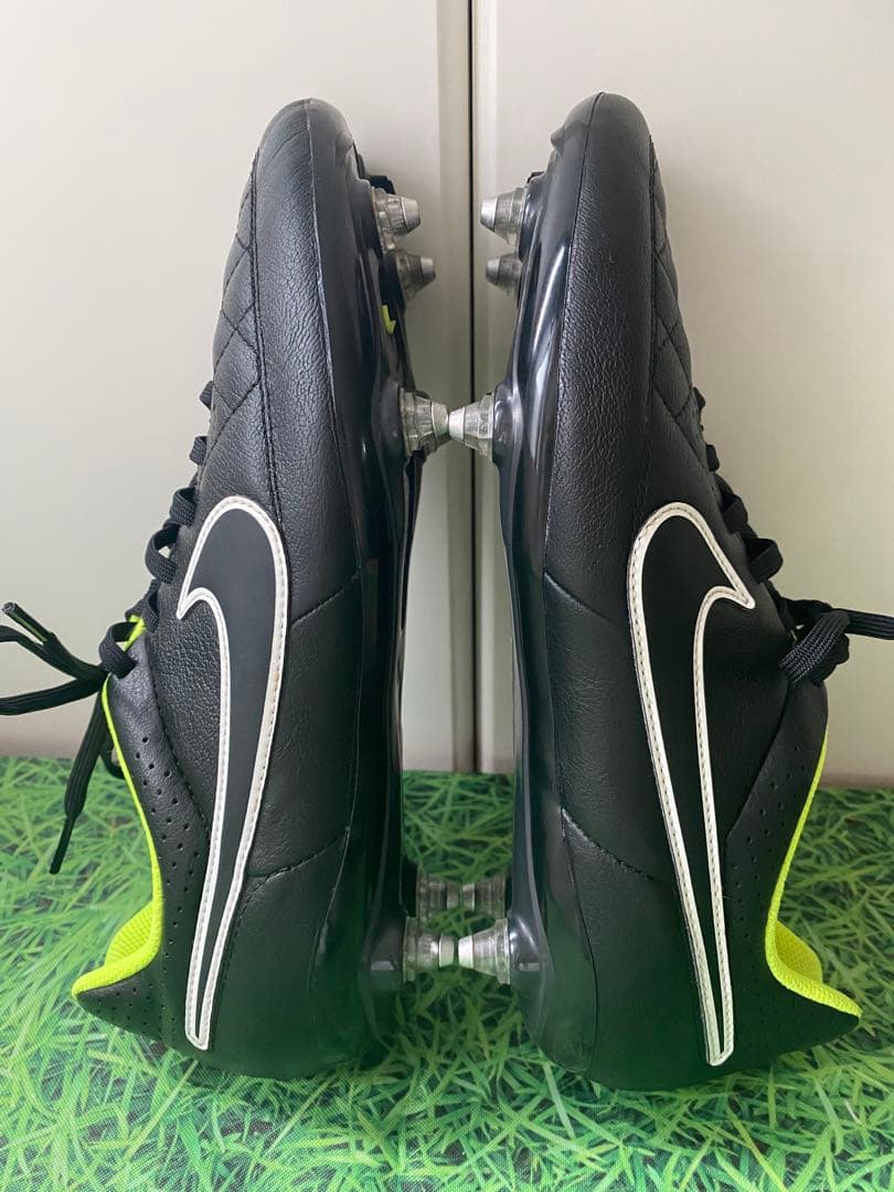 ☆未使用☆送料無料☆NIKE(ナイキ)TIEMPO GENIO レザー SG☆