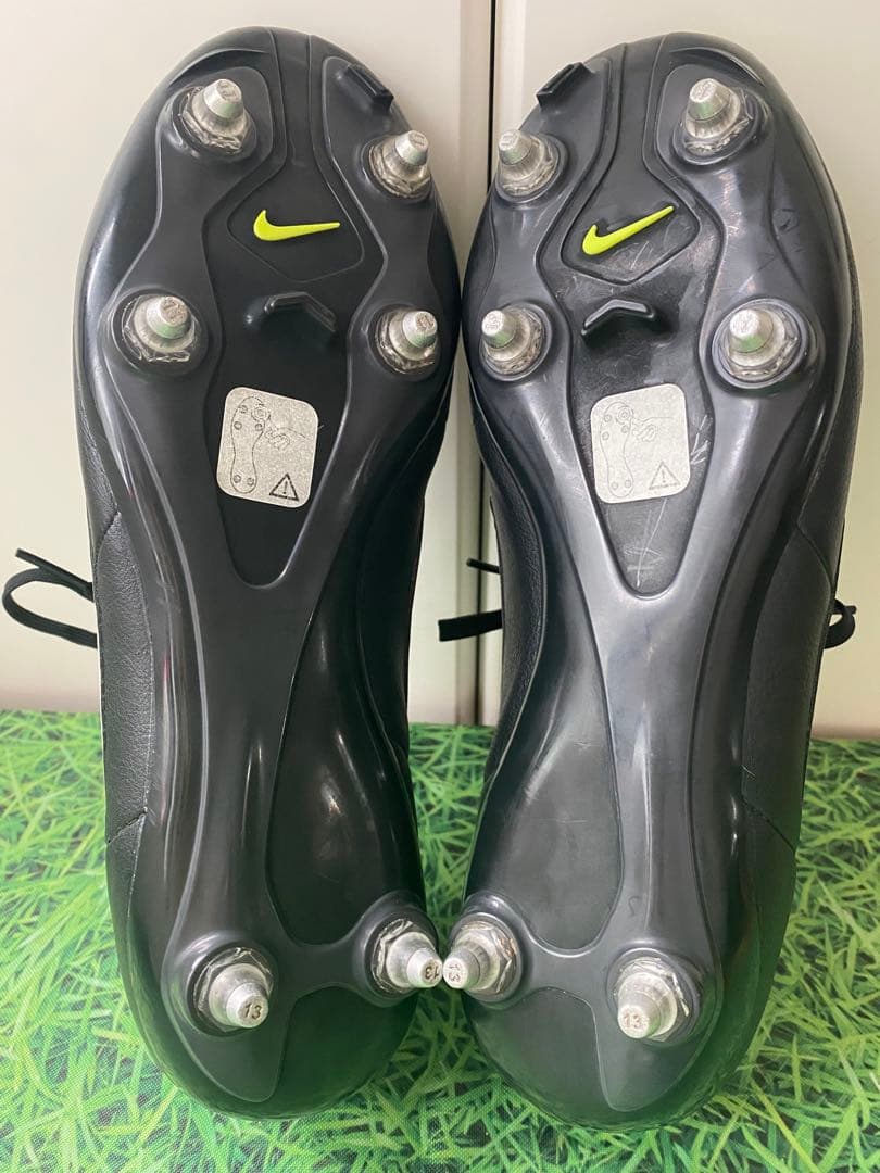 ☆未使用☆送料無料☆NIKE(ナイキ)TIEMPO GENIO レザー SG☆