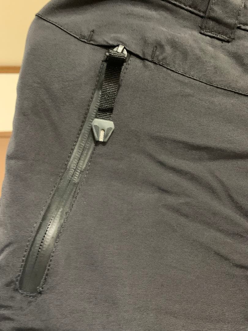 フェニックスX-NIX スキースノボウェアウィンタースポーツ用ジャケットとパンツ