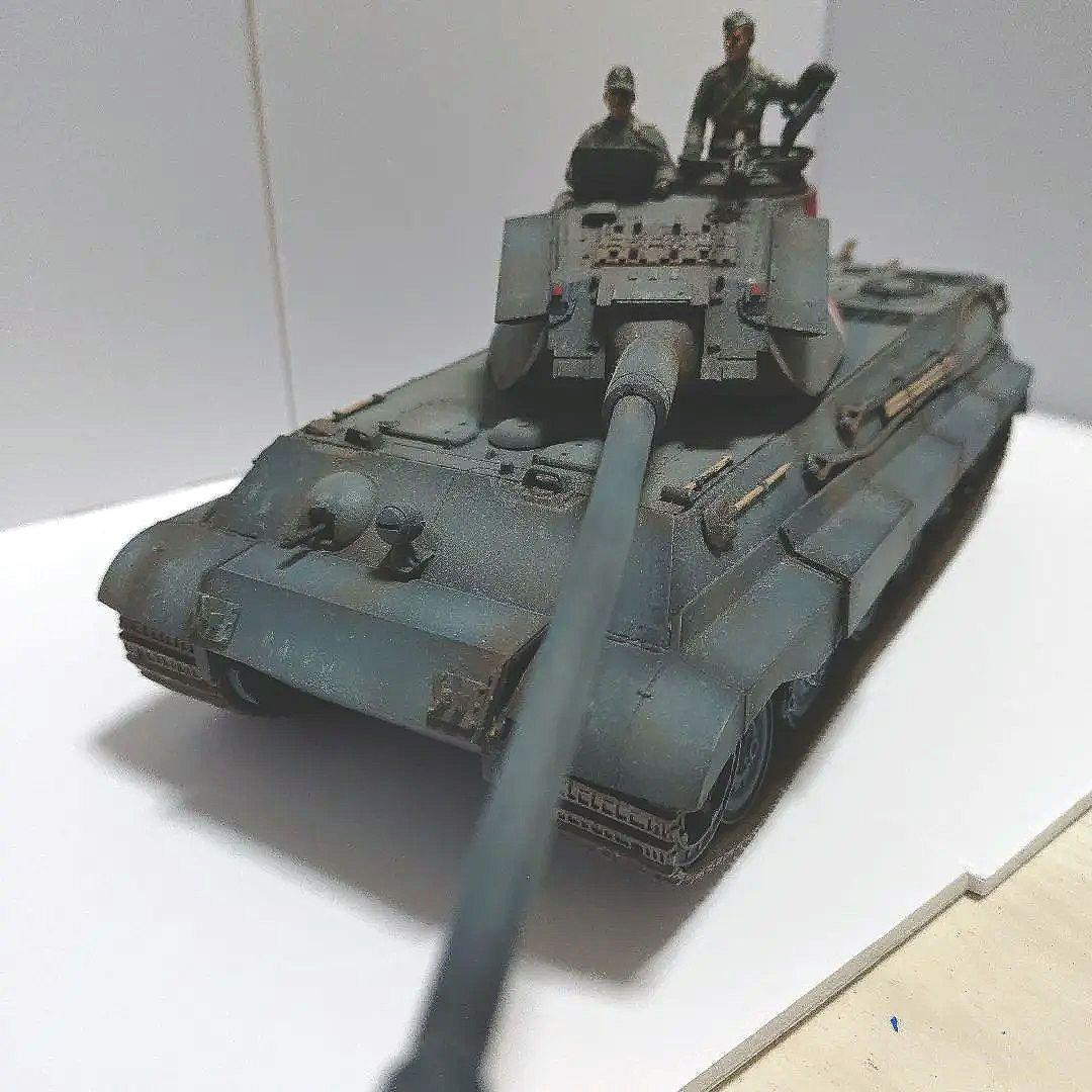 1/35　戦車プラモデル ドイツキングタイガー（強化装甲板）