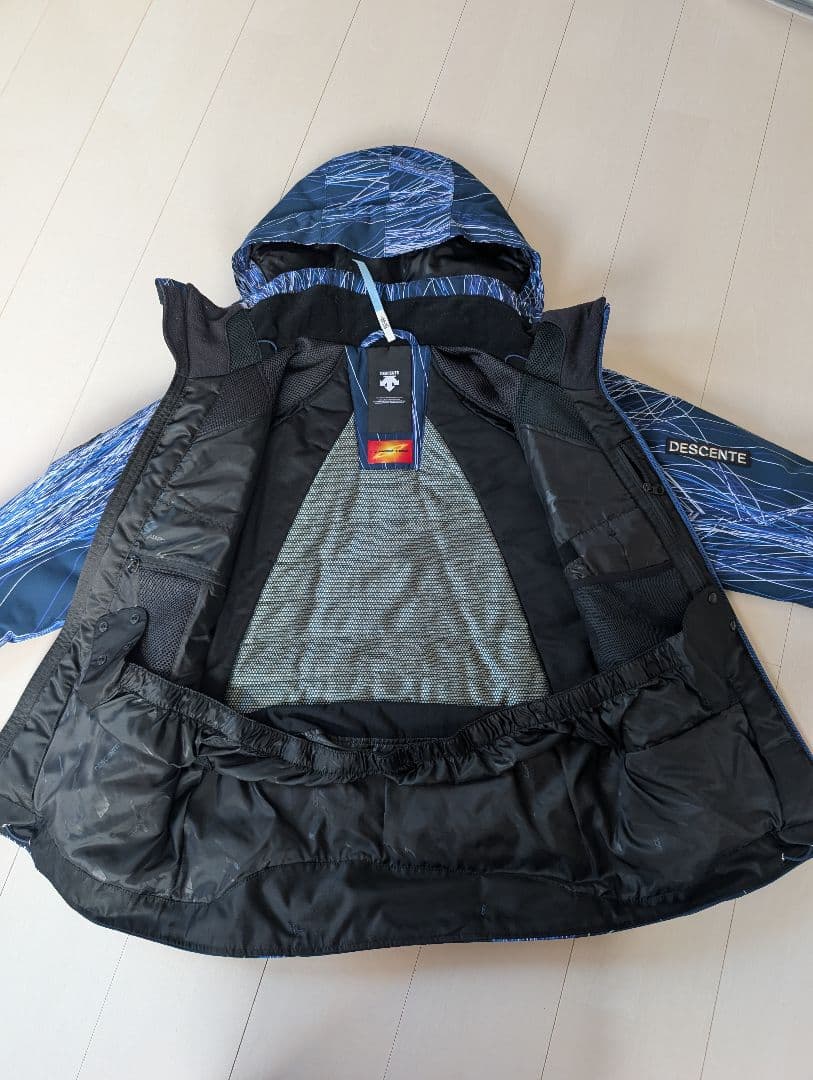 DESCENTE　スキーウェア　サイズМ