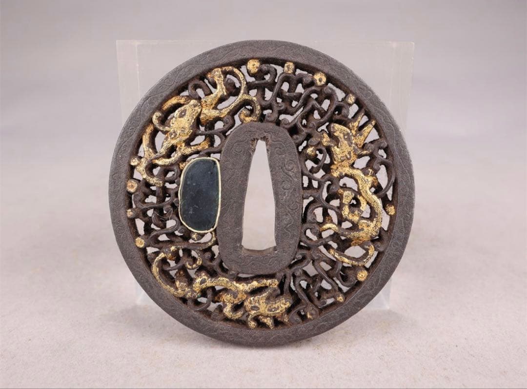 【値下げ】甲種特別貴重 鍔 無銘(南蛮) 雨龍唐草透 鉄地丸形円形地透布目象嵌