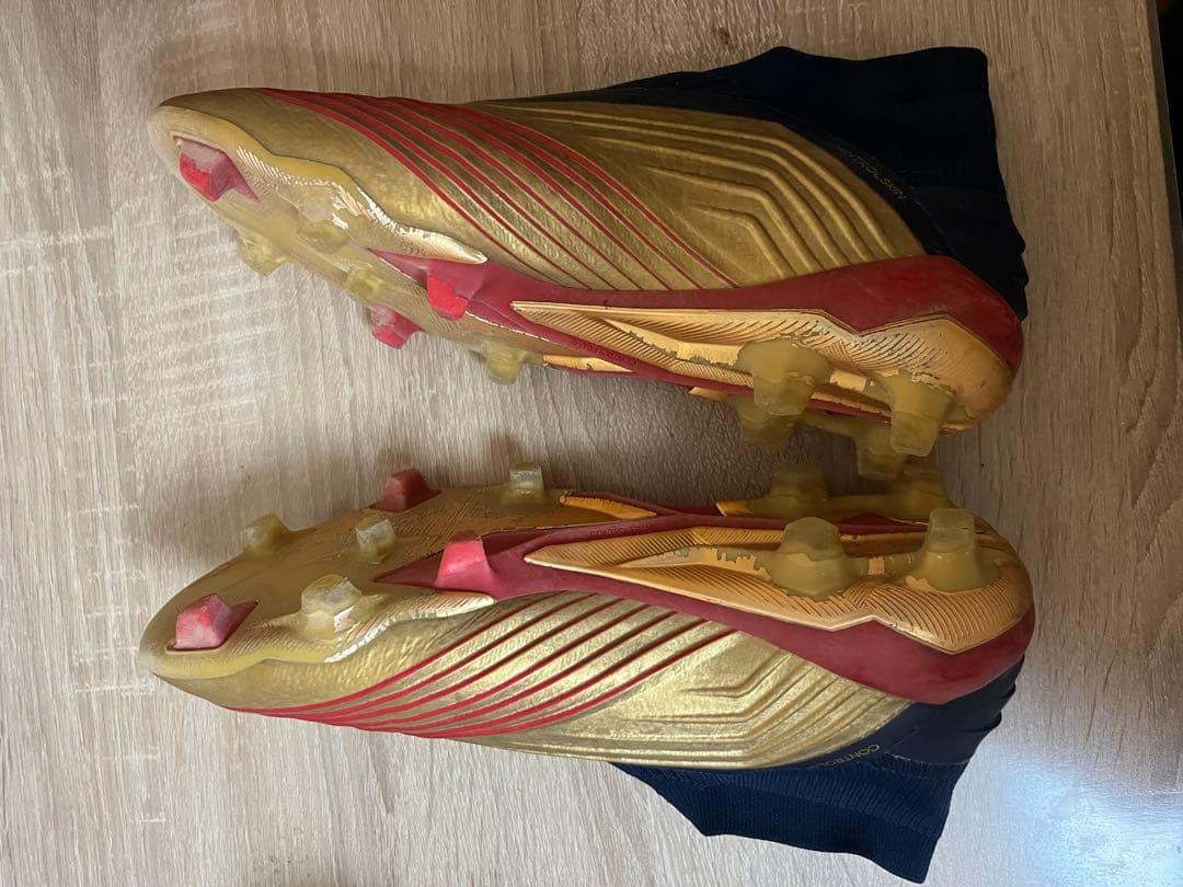 adidas サッカーシューズ スパイク ゴールド　プレデター　紐なし