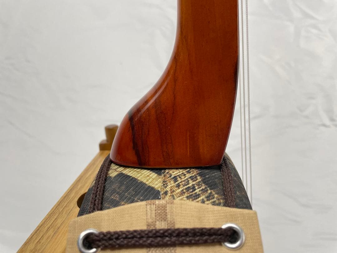 沖縄三線 実入りチーク/チュン木 人工皮 スンチ塗り