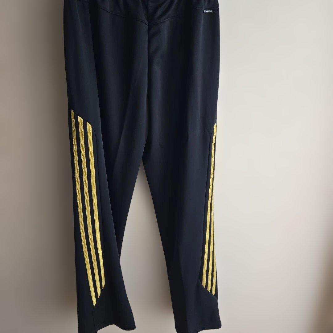 adidas ブラック/ゴールド ジャージ上下セット　Mサイズ