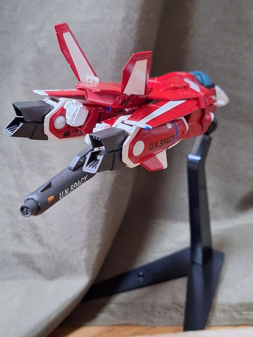 【可変！】三段変形バルキリー　リボルテック